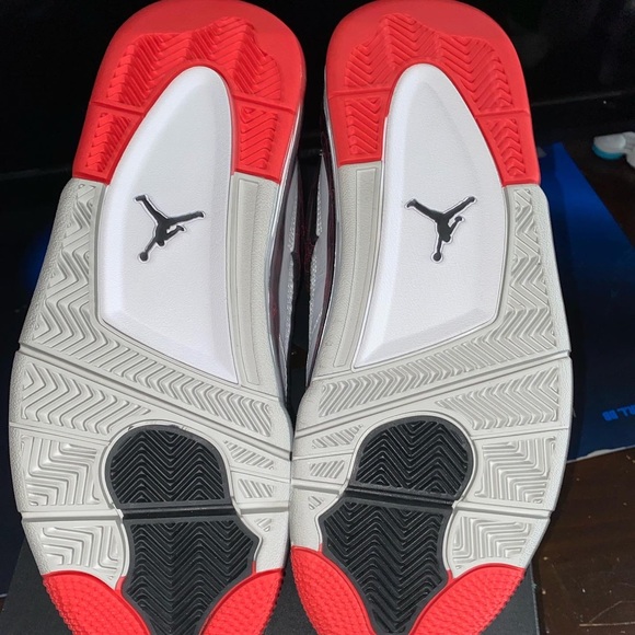 Jordan 4 pale citron( size 6 and 7 Y available )